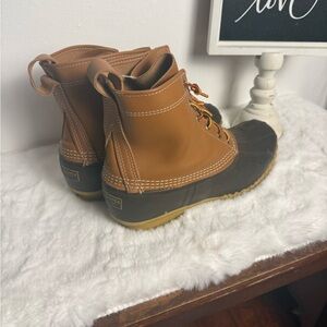 Men’s 8” bean boot. Look brand new. Size 10